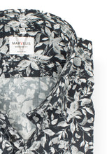 Laden Sie das Bild in den Galerie-Viewer, Kurzarmhemd - Modern Fit - Florales Muster - Schwarz